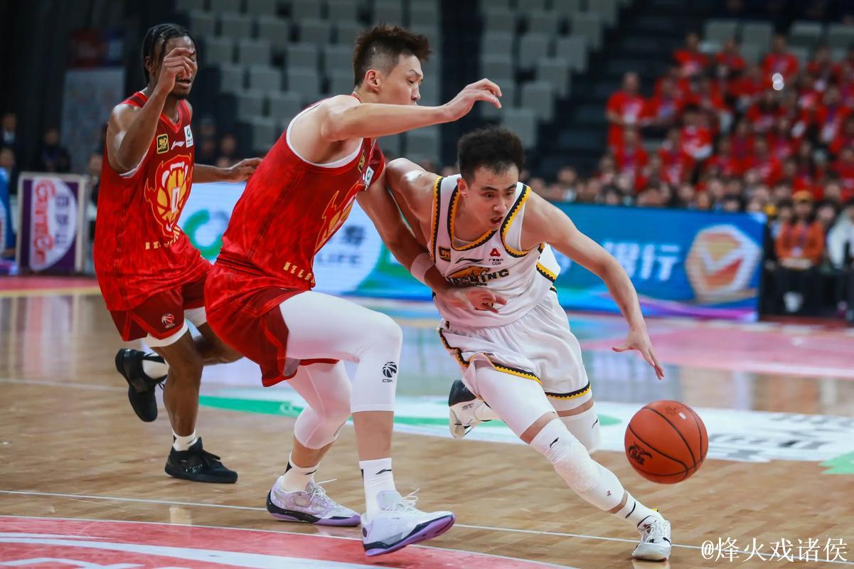 赵继伟24+10辽宁6人上双大胜深圳 总比分1-0